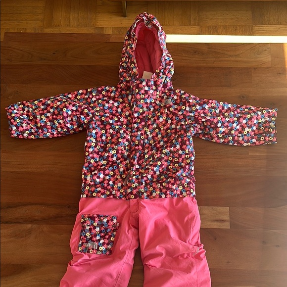 The North Face Snowsuit size 2T - Picture 1 of 8